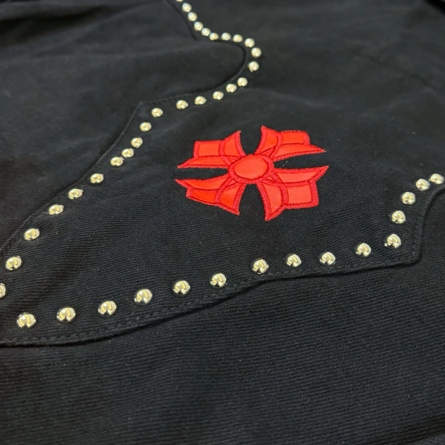 P300 model number: D352 Chrome hearts Crow contrasting leather rivet denim jacket SIZE#S m l xl